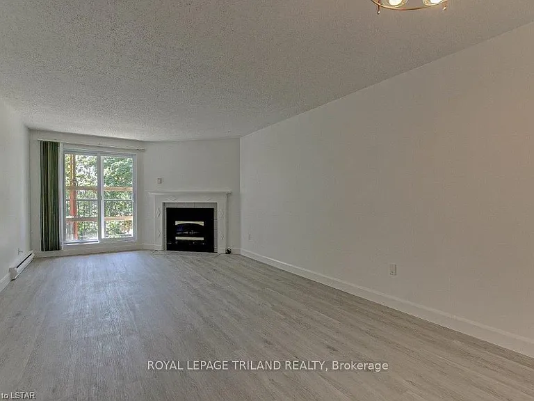 733 Deveron Cres #212 — Photo 7