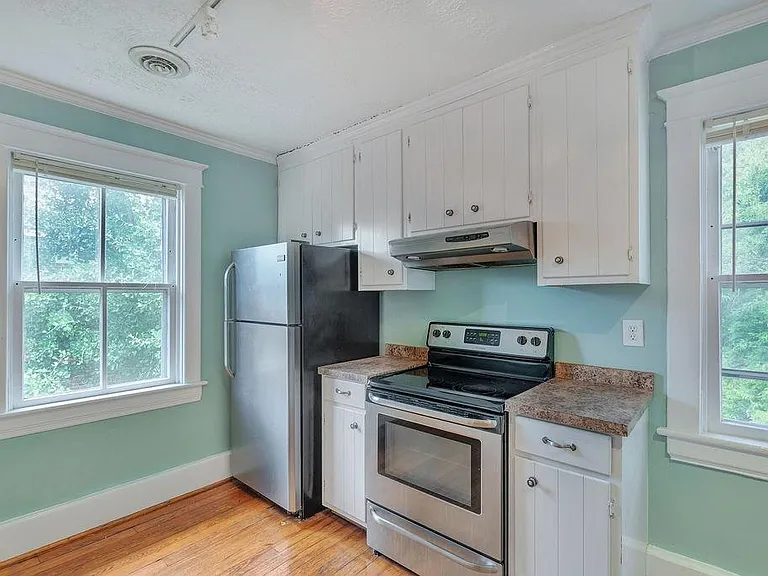 402 Altamont Cir #A — Photo 12