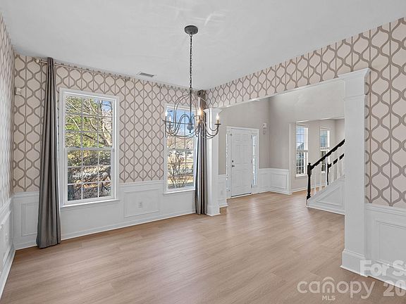 4th image of 10619 Lumley Dr