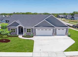 1701 Sweetbriar Way, Green Bay, WI 54311