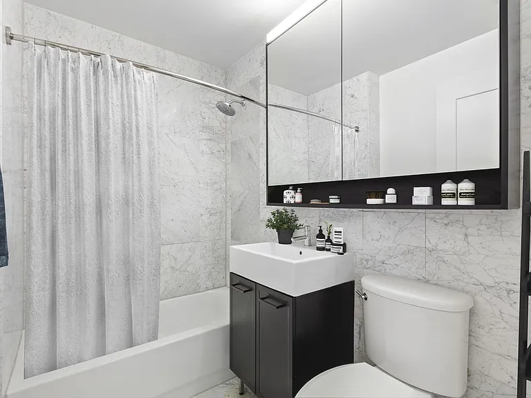 67 Wall St #23G — Photo 2