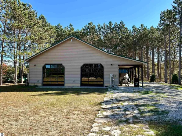 4070 Meadow Ln, Thompsonville, MI 49683