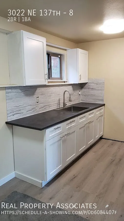 Lake City Two Bedroom Apartment — Photo 2