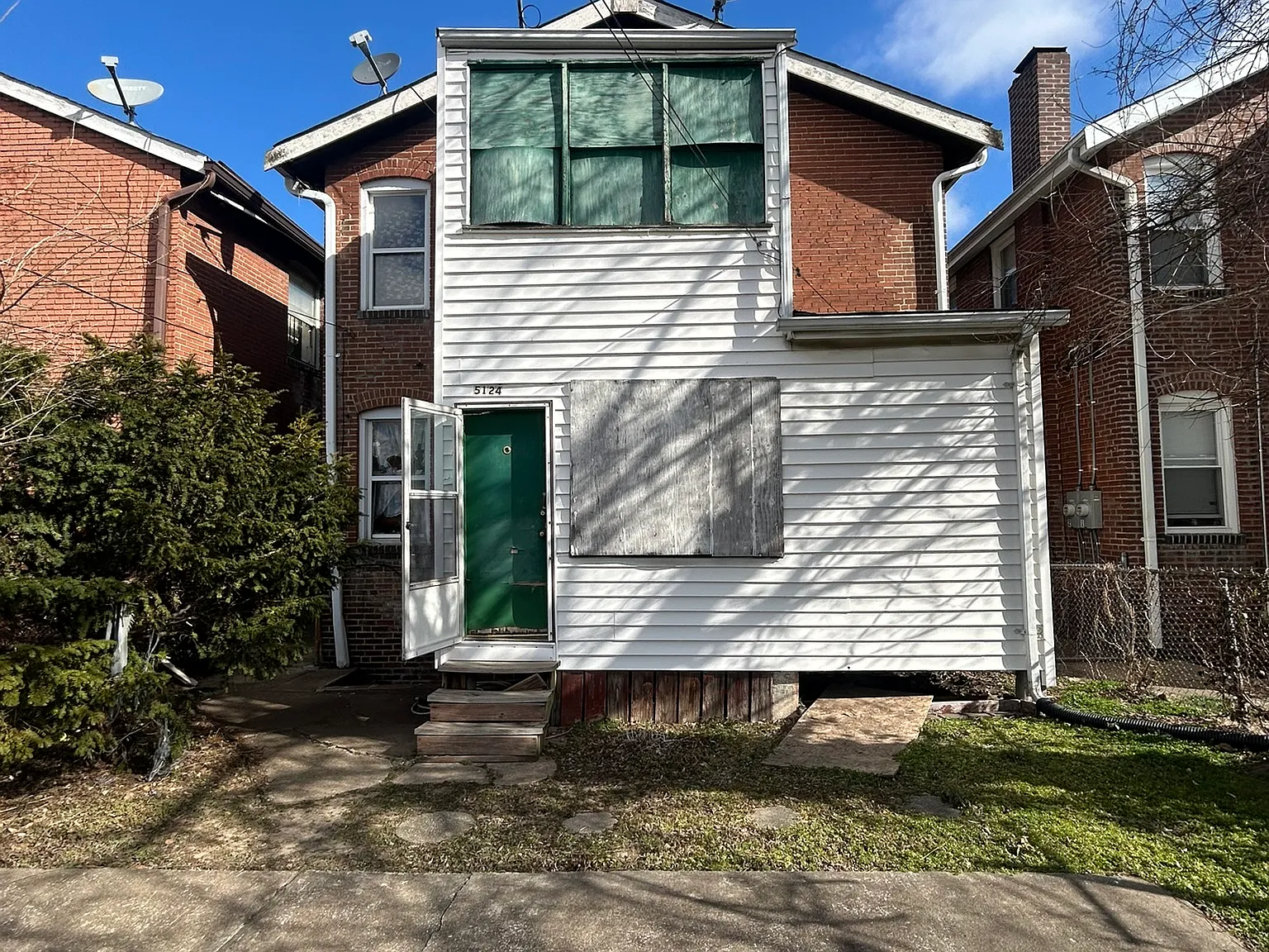 4 bed, 2500 sqft, $975 — Photo 3