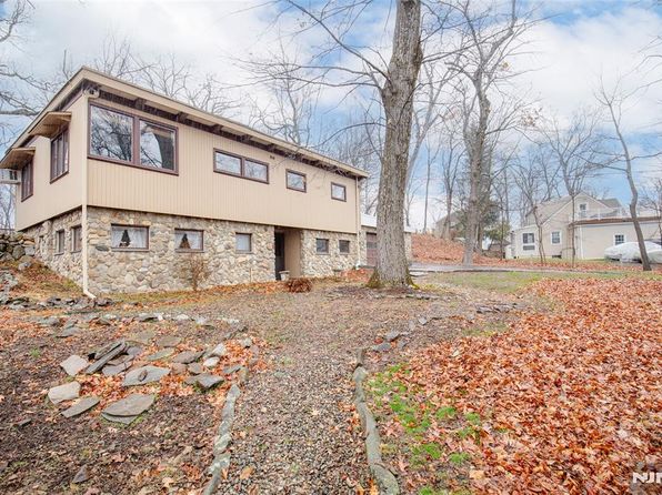 19 Minnehaha Blvd, Oakland, NJ 07436