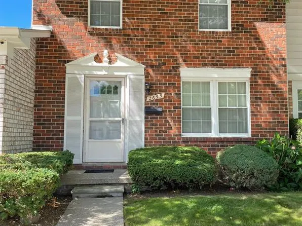 2655 S Seaton Circuit, Warren, MI 48091