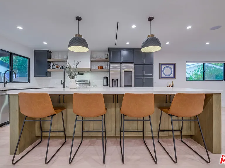 5715 Corteen Pl — Photo 9