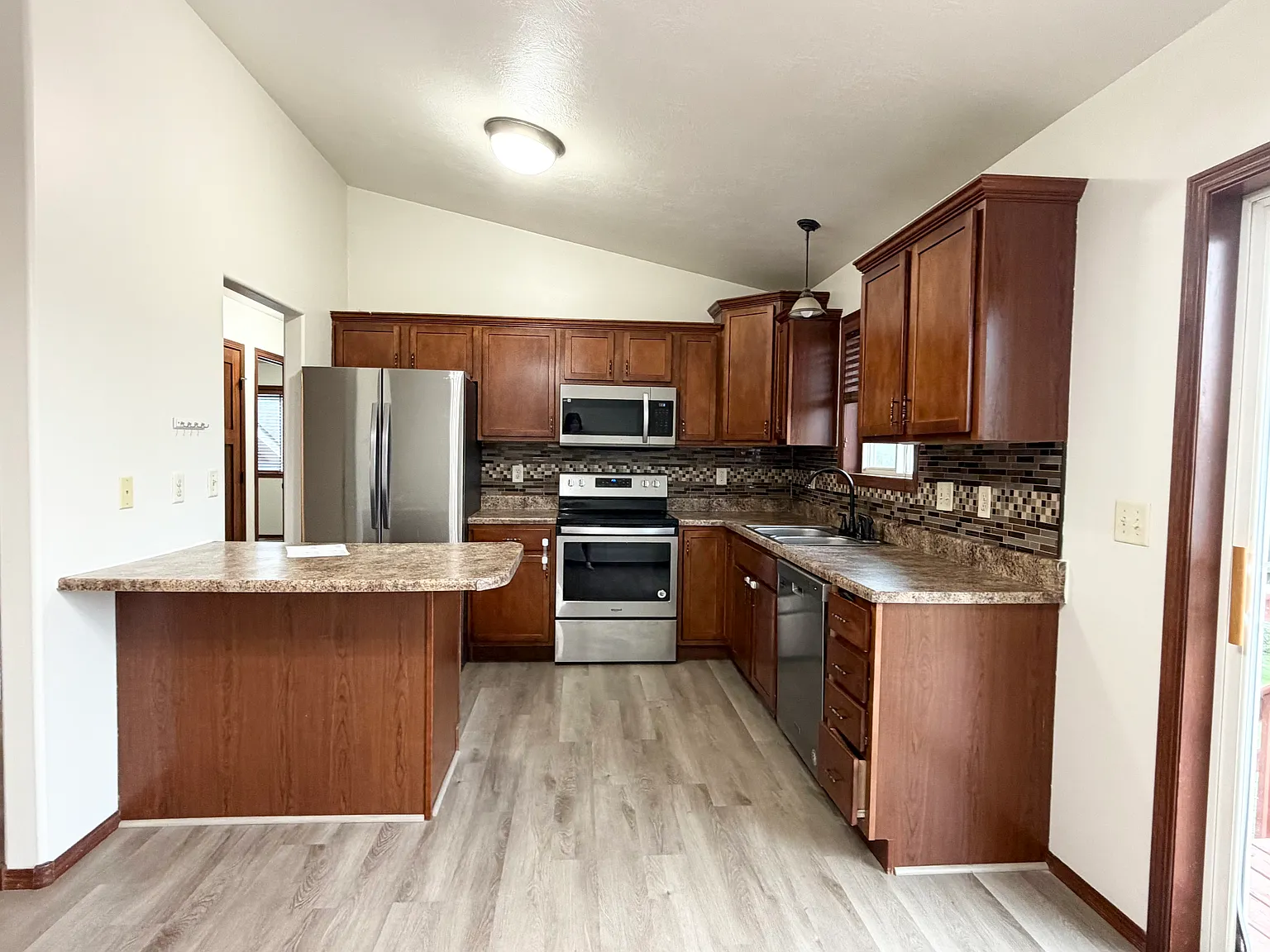 4 bed, 1720 sqft, $2,400 — Photo 4