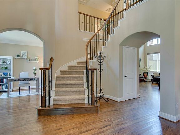 4th image of 3636 Danbury Ln