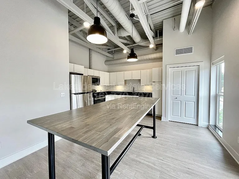 708 Wealthy St SE #H — Photo 12