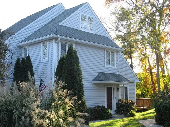 7 W Jonathan Ct, Kennett Square, PA 19348