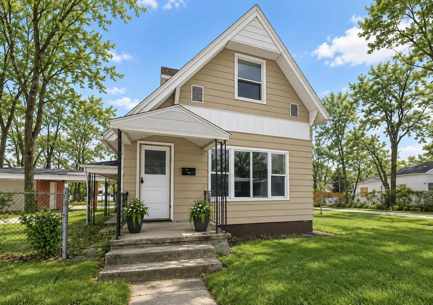820 E Lewis St — Photo 4