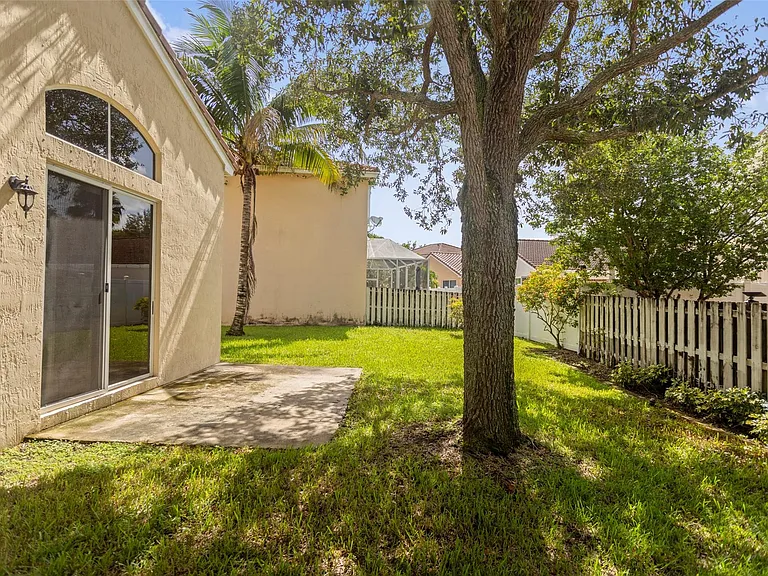 15250 SW 49th Ct — Photo 44