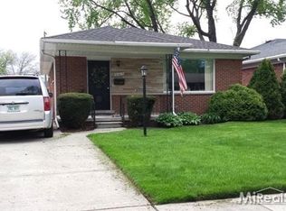 21617 Yale St, Saint Clair Shores, MI 48081