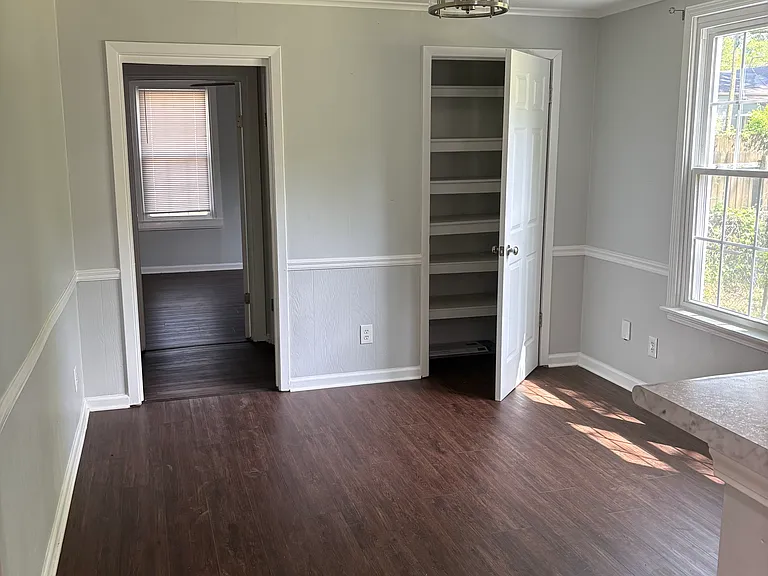 318 Riley St — Photo 8