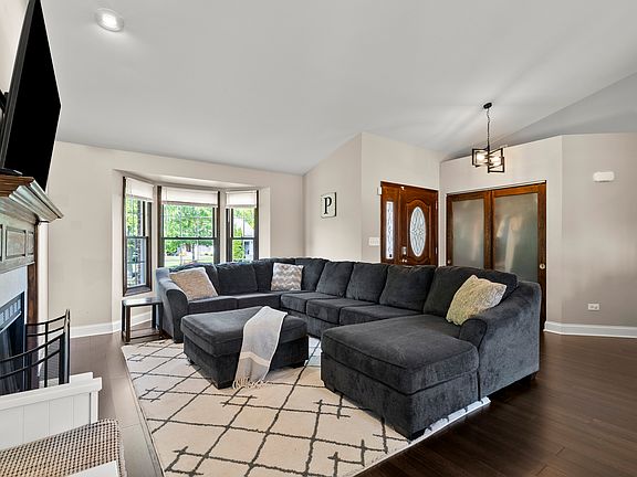 3rd image of 304 Turnbridge Dr