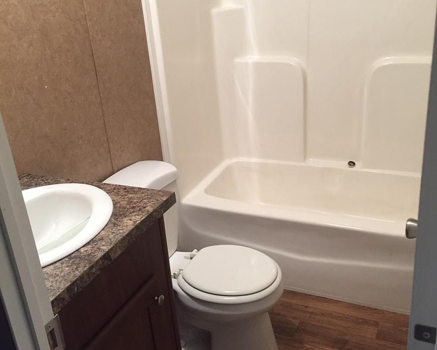 2nd image of 910 Gabby Ln