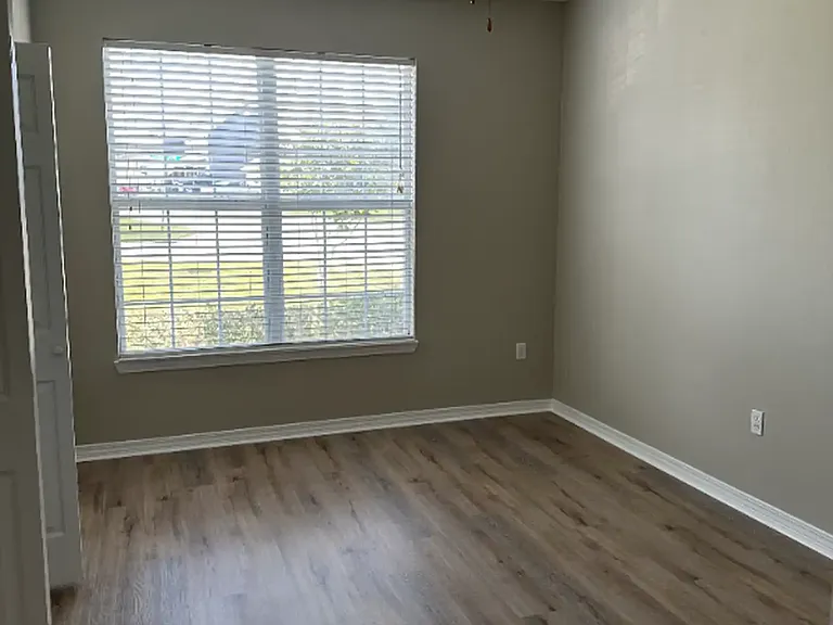 316 Peoria Blvd — Photo 13