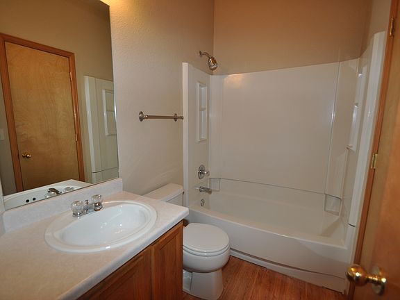 Main-level full bathroom