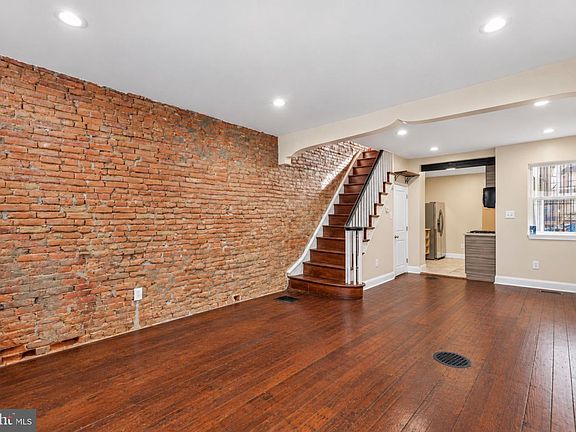 2nd image of 2255 Waterloo St