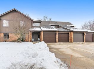 9 Creekside Cir APT B, Elgin, IL 60123
