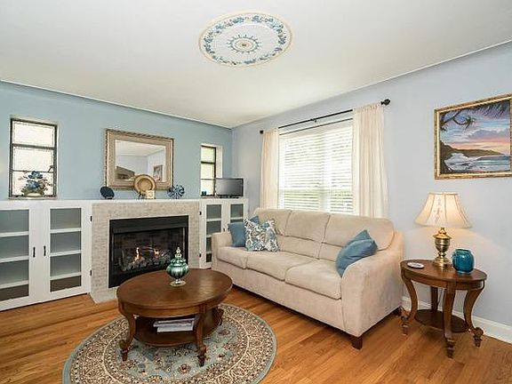 3rd image of 6605 Lindenwood Pl