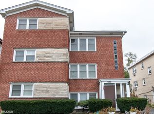1010 Arnold Ct, Des Plaines, IL 60016