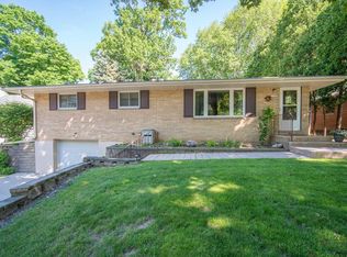 11646 W Martha Dr, Wauwatosa, WI 53226