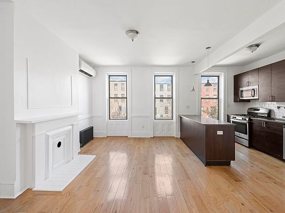 5th image of 129 Chauncey St APT 3