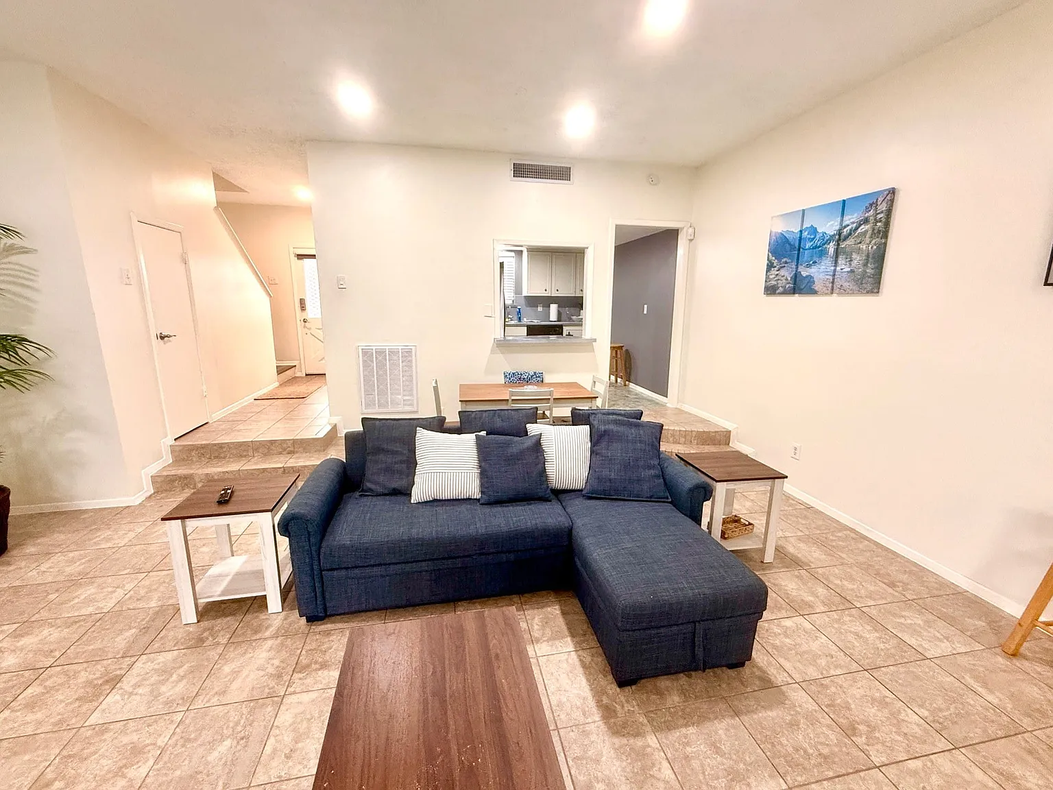 2 bed, 1.5 bath, 1350 sqft, $2,350 — Photo 2