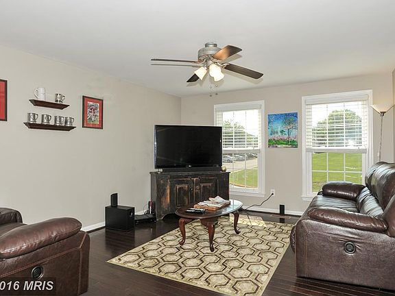 2nd image of 7301 Crestleigh Cir