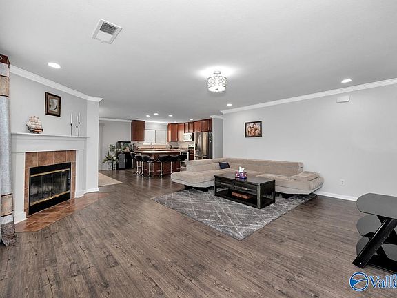 4th image of 103 Coach Glen Ln