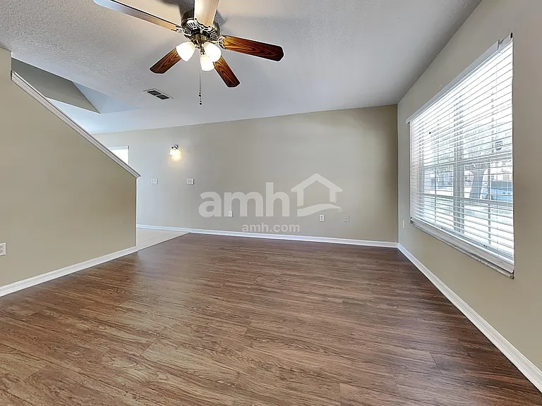 10332 Summerview Cir — Photo 8