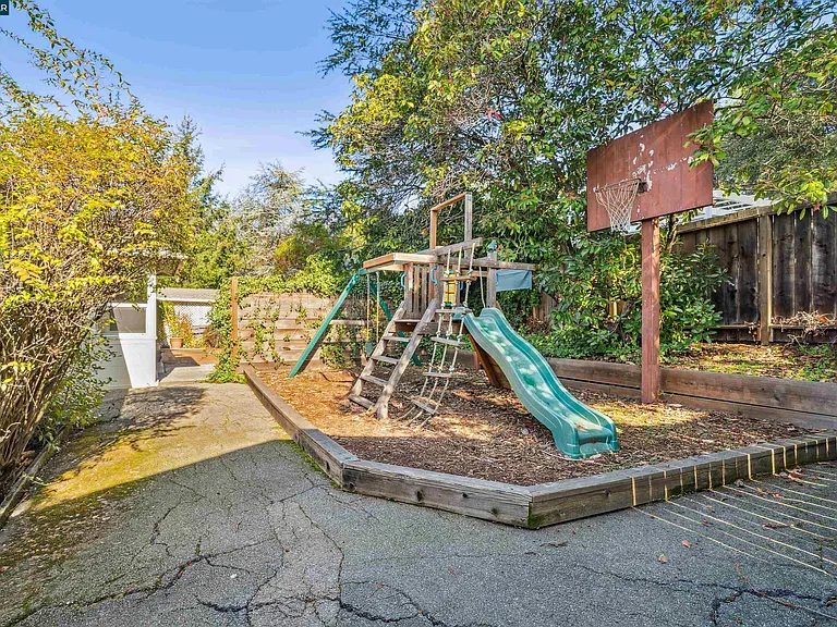 818 Solana Dr — Photo 11