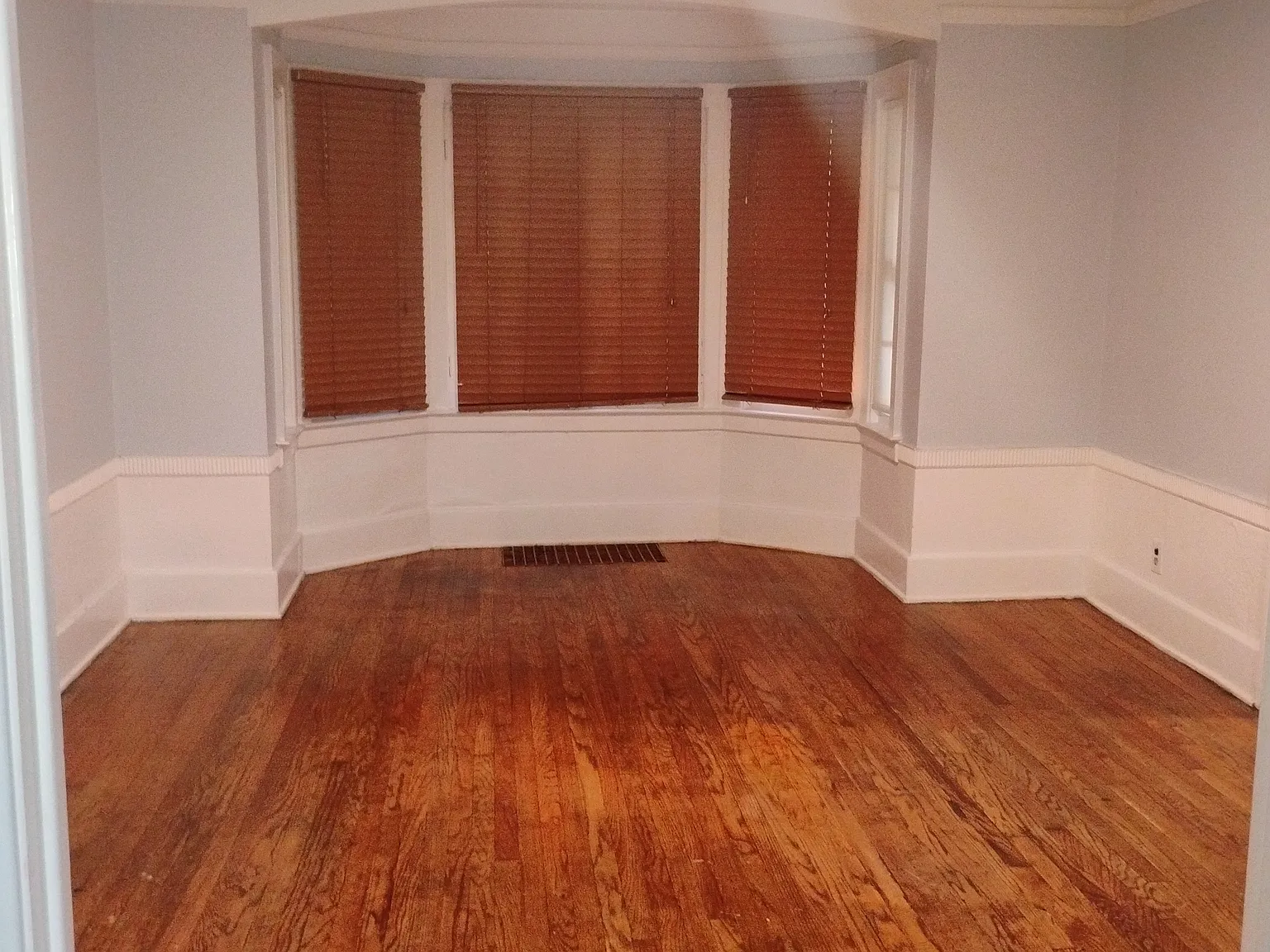 3 bed, 1200 sqft, $1,375 — Photo 4