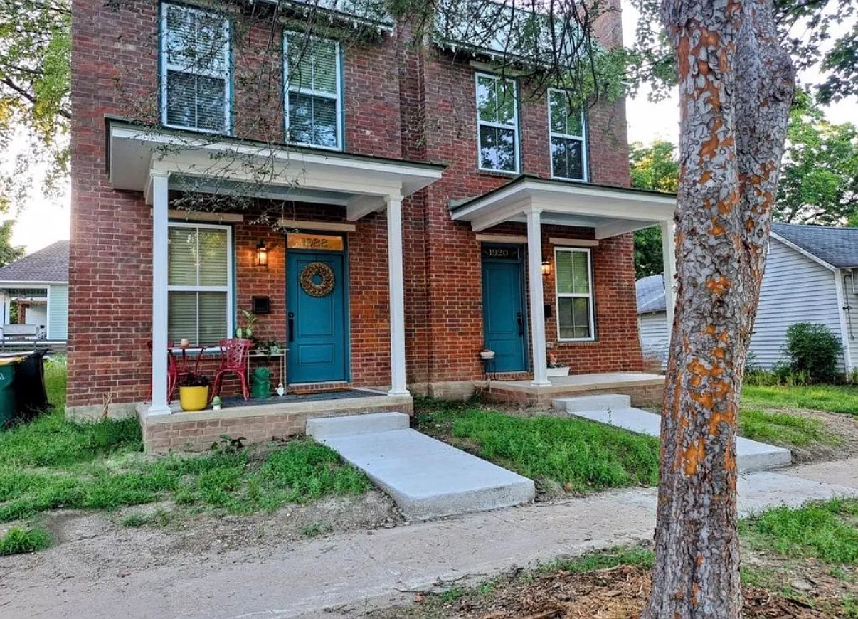 2 bed, 1.5 bath, 1200 sqft, $1,595 — Photo 1