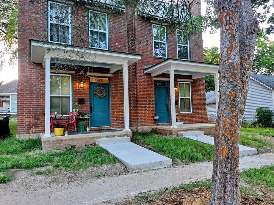 1922 Commerce St