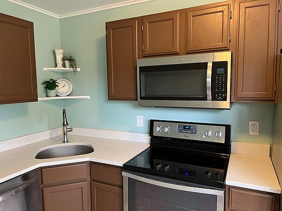 4th image of 876 N Mill St APT 3