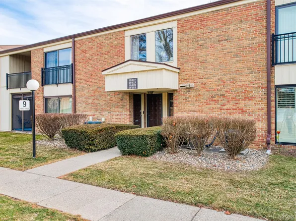18417 University Park Dr, Livonia, MI 48152
