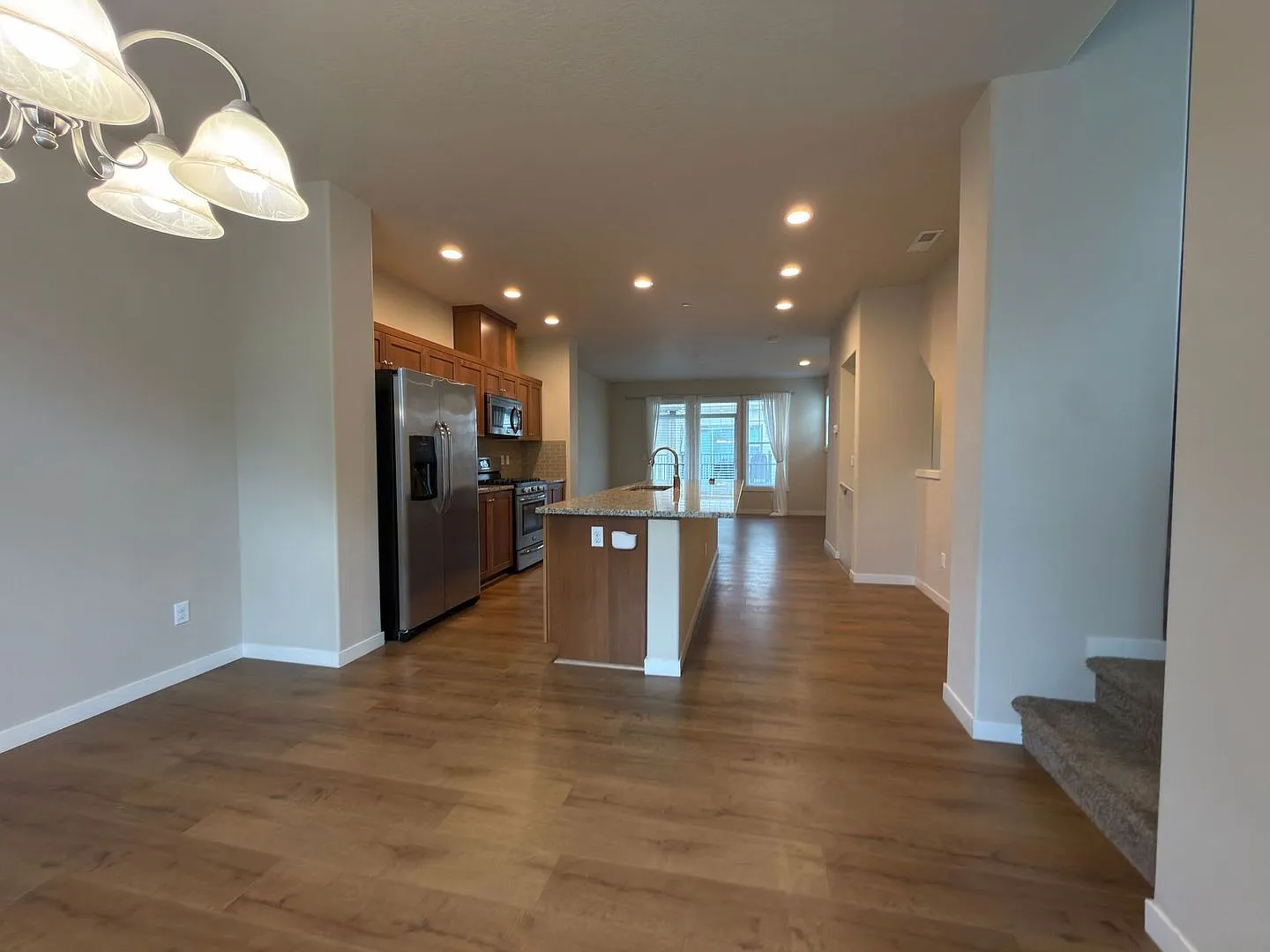 ~ Charming Wilsonville Home in a Convenient Location Close to shopping, dining & parks Peaceful r... — Photo 2