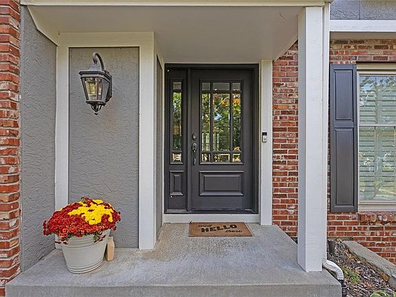 3rd image of 513 NE Sawgrass Ct