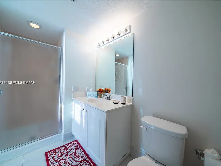 18100 N Bay Rd #504 — Photo 13