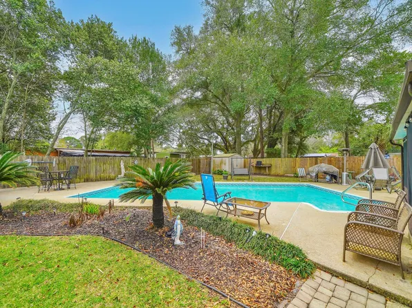 43 Ferry Rd NE, Fort Walton Beach, FL 32548