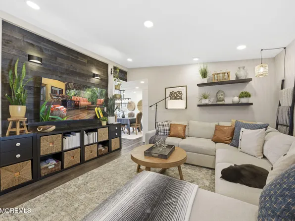 70 Deer Way, Manalapan, NJ 07726