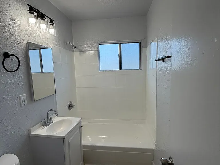 7830 S Western Ave — Photo 11