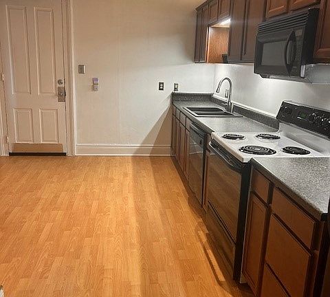 5th image of 1003 1st St