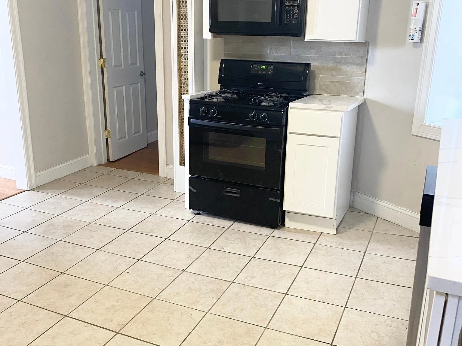2 bed, $2,095 — Photo 2