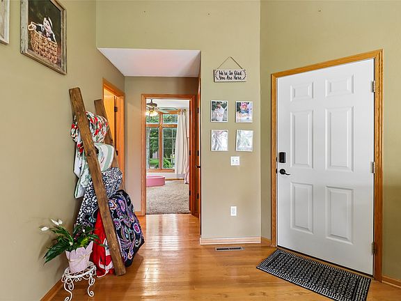 3rd image of 109 3rd St SE