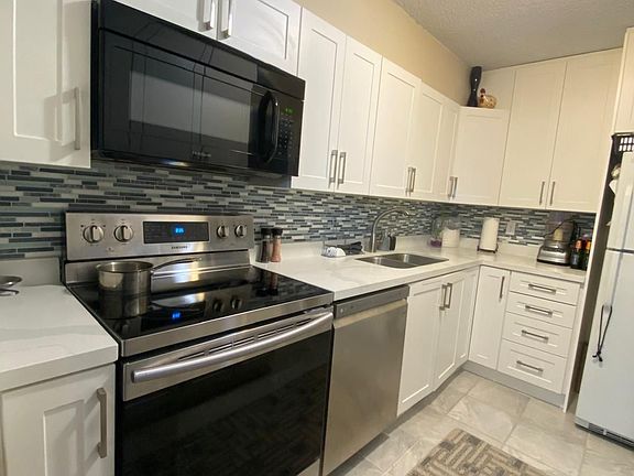 3rd image of 40 Sunrise Ave #203