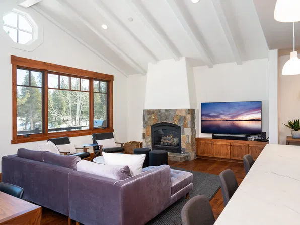 10215 Annies Loop, Truckee, CA 96161